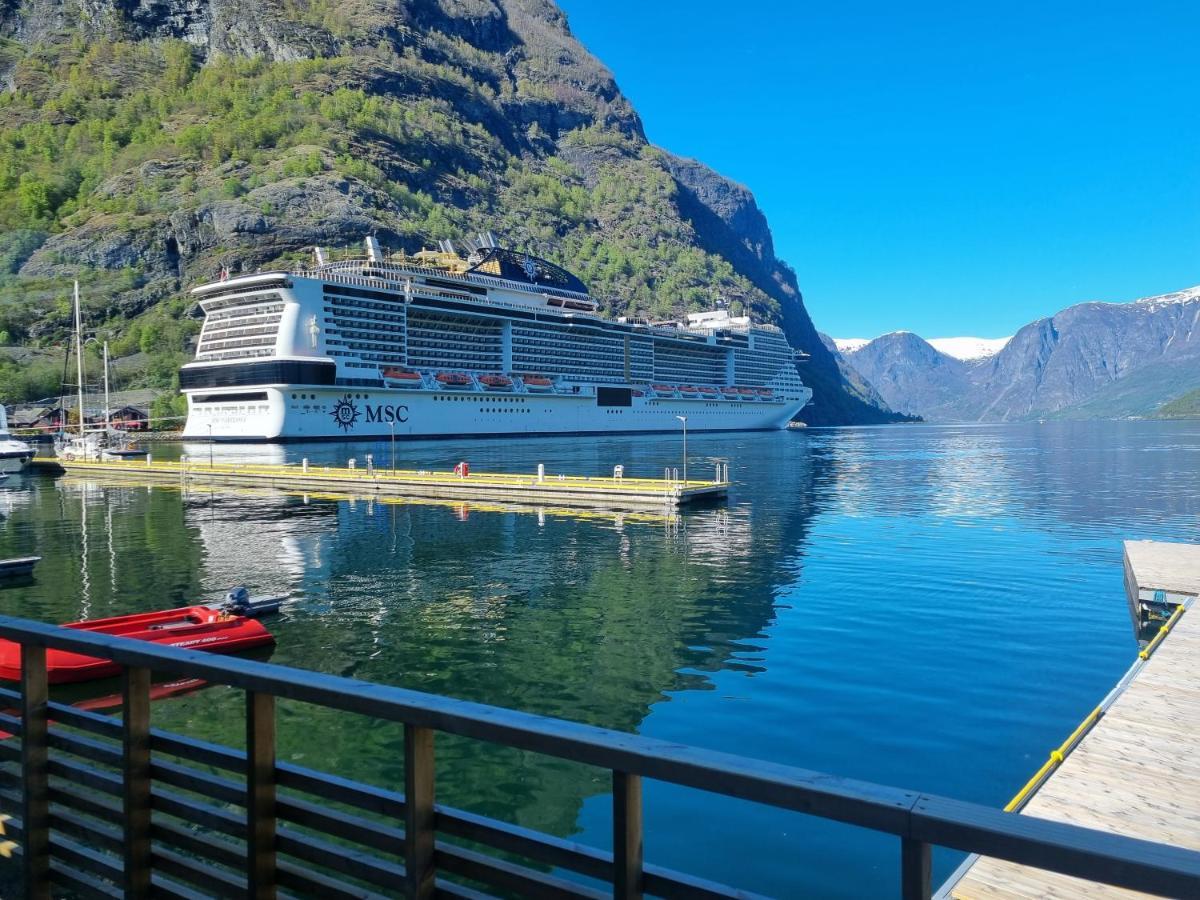 Flam Marina Hotel Exterior photo